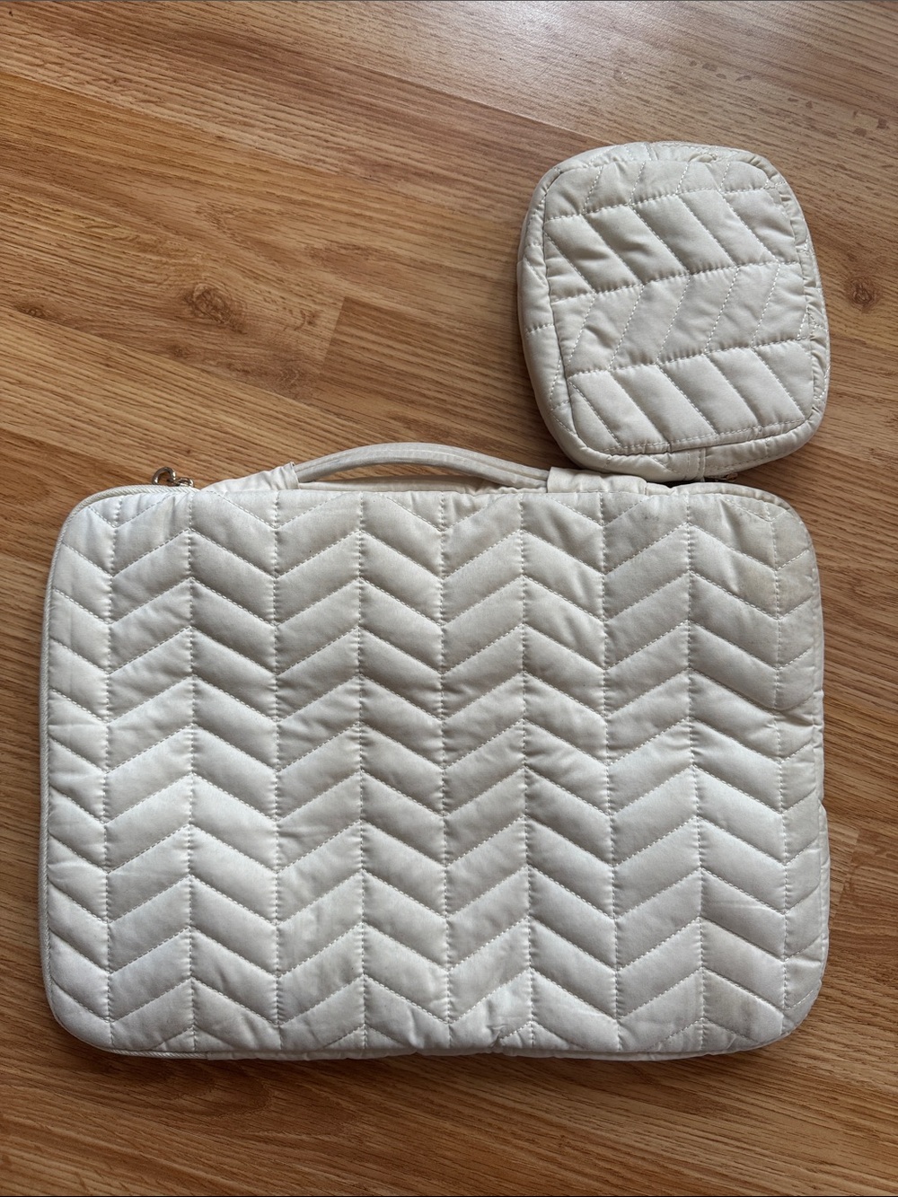BAGSMART Quilted Laptop Sleeve with Pouch ✨ - Picture 2 of 10